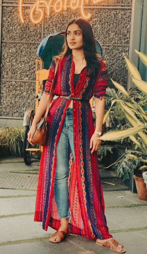 India Vacation Outfit Ideas, Outfits For Jaipur Trip, Jaisalmer Outfit Ideas, Outfits For Rajasthan Trip, Rajasthan Outfit Ideas, Udaipur Outfit Ideas, Indowestern Outfits Casual, Udaipur Trip Outfits, Rajasthan Outfits