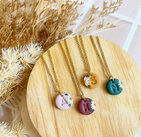 Polymer Clay Mothers Day Ideas, Mama Clay Earrings, Diy Things To Sell Handmade, Mothers Day Polymer Clay Earrings, Mothers Day Polymer Clay, Mothers Day Earrings, Pastel Clay Earrings, Mothers Day Clay Earrings, Polymer Clay Earrings Ideas Easy