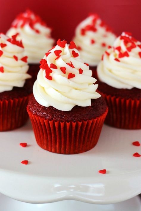 Yummy Red Velvet Cupcake Ideas, Heart Cupcake Toppers, Valentine's Day Food Decor Ideas #diy #valentines #cupcakes #ideas www.foodideasrecipes.com Cake Mini, Heart Cupcakes, Valentine Day Cupcakes, Red Velvet Cheesecake, Torte Cupcake, Valentines Cupcakes, Velvet Cupcakes, Red Velvet Cupcakes, Cupcake Cake