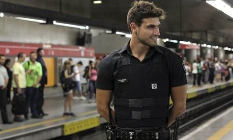 Meet The Hottest Subway Security Guard Security Office, Security Guard Services, Security Guard, Men In Uniform, Good Looking Men, Police Officer, Beautiful People, A Man, How To Look Better