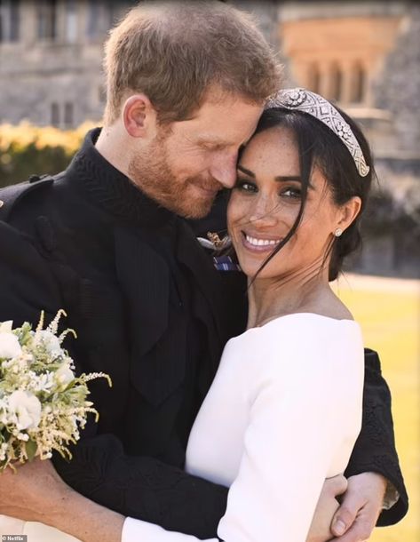 Prince Harry and Meghan's wedding album revealed | Daily Mail Online Harry And Megan Wedding, Meghan Harry Wedding, Megan And Harry Wedding, Megan And Harry, Harry And Megan, Meghan Markle Harry, Meghan Wedding, Prince Harry Wedding, Estilo Meghan Markle