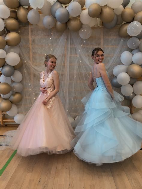 #prom #promdress #wanhat #princessandthepauper #barbie #dress Princess And The Pauper Dresses, Wanhat Dress, Barbie Prom Dress, Elegant Classy Dresses, Indie Hipster Fashion, Cocktail Dress Style, Princess And The Pauper, Prom Queen, Short Prom Dresses