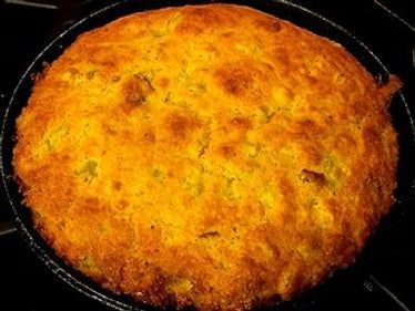 Easy Mexican Cornbread, Cornbread Southern, Mexican Cornbread Casserole Recipe, Mexican Cornbread Recipe, Mexican Cornbread Casserole, Cornbread Casserole Recipe, Mexican Cornbread, Southern Cornbread, Cornbread Casserole