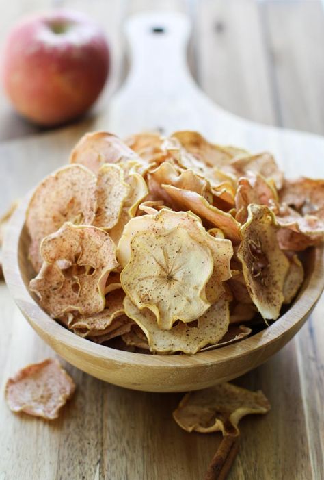 Spiced Apple Chips Air Fryer Apple Chips, Apple Chips Recipe, Tart Flavors, Cinnamon Apple Chips, Apple Chips Baked, Apple Recipes Healthy, Homemade Chips, Plant Based Snacks, Apple Chips