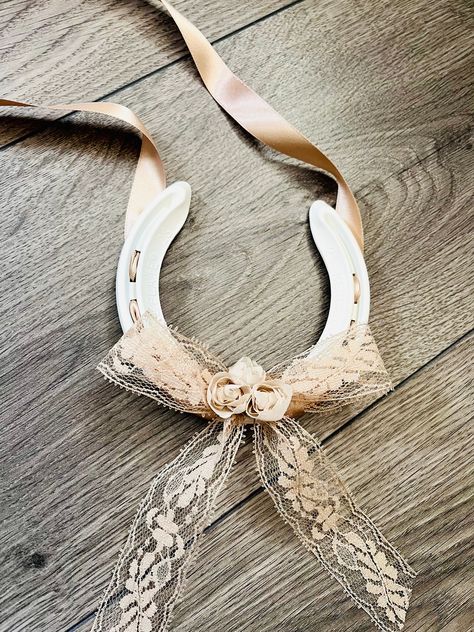 Wedding Horseshoe Lucky Gift White and Coffee Lace Bridal Present, Keepsake, Newlywed Gift by FlorenceandTillyUK on Etsy Lucky Charm Gifts, Horse Shoe Nails, Wedding Horseshoes, Horse Wedding, Great Anniversary Gifts, Lucky Gifts, Organza Flowers, Lucky Horseshoe, Entrance Door