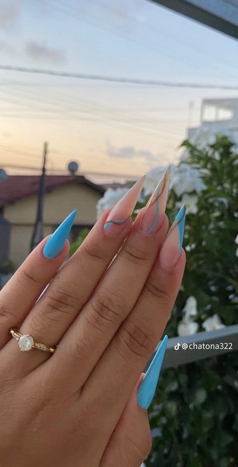 Blue Stiletto Nails, Acrylic Nails Stiletto, Long Red Nails, Stilleto Nails Designs, Punk Nails, Vintage Nails, Gold Nail, Stiletto Nails Designs, Acrylic Nails Coffin Pink