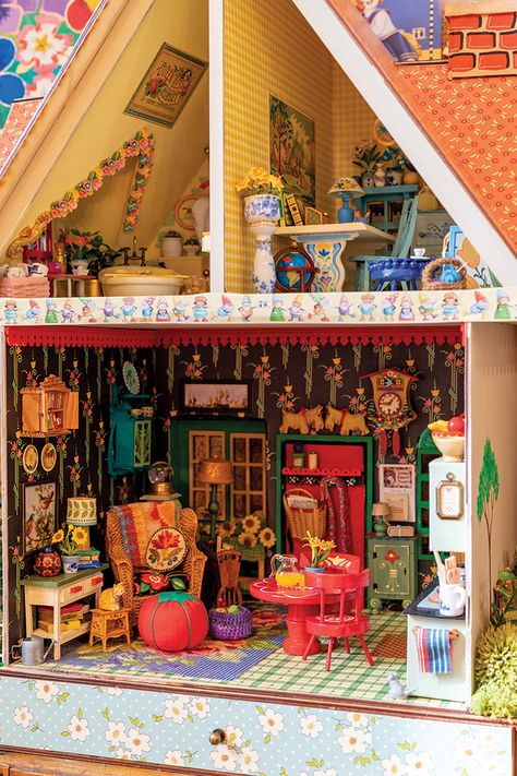 Mary Engelbreit - Women Create Cool Doll Houses, Dolls House Inspiration, Mary Engelbreit Dollhouse, Doll House Ideas, Booknook Ideas, Books Design, Calico Critters Families, Painted Trays, Mini Doll House