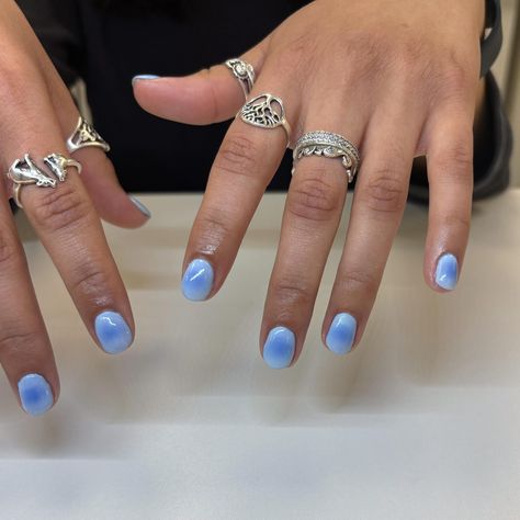 I’m in love with aura nails!! 🫐💙🦋 Short Oval Nails With Design, Aura Nails On Natural Nails, Square Aura Nails Short, Aura Nails On Short Nails, Aura Toe Nails, Short Aura Nails Square, Simple Aura Nails, Aura Nails Gel, Short Nails Aura