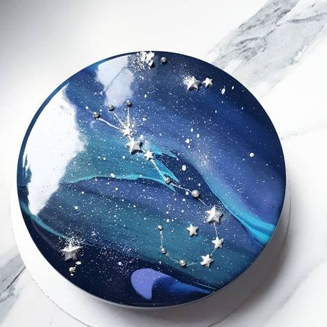 Galaxy Mirror Glaze Cake, Mirror Glaze Cake Decoration, Galaxy Cakes, Shiny Cake, Mirror Cakes, Glazed Cake, Patisserie Vegan, Cake Painting, Glaze Cake