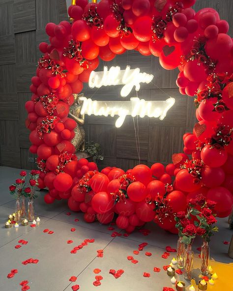 Round Arch Balloon Decor, Proposal Dinner, Balloon Proposal, Diy Valentine's Day Decorations, Decor Event, Beer Fest, Marriage Proposal, Party Rings, Marriage Proposals