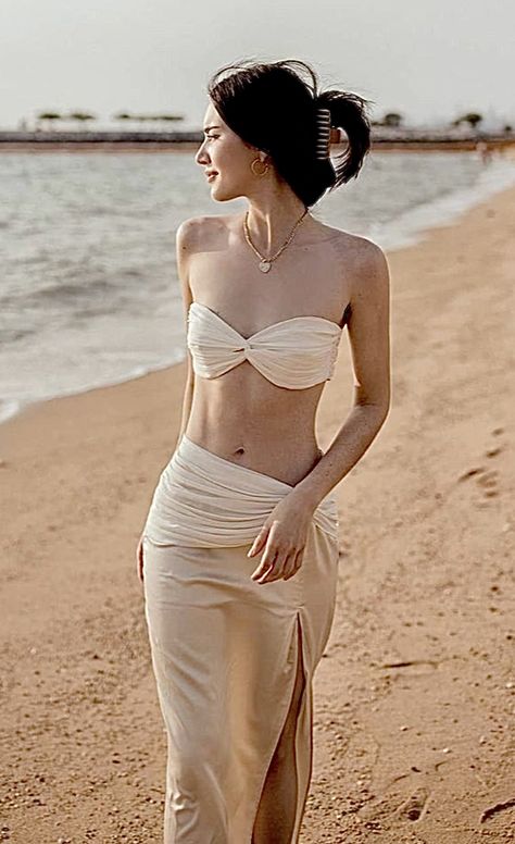 Korean Beach Fashion, Mai Davika, Davika Hoorne, Iranian Women Fashion, Stylish Photo Pose, Summer Beach Outfit, Korean Girl Fashion, Beach Poses, Thailand Travel