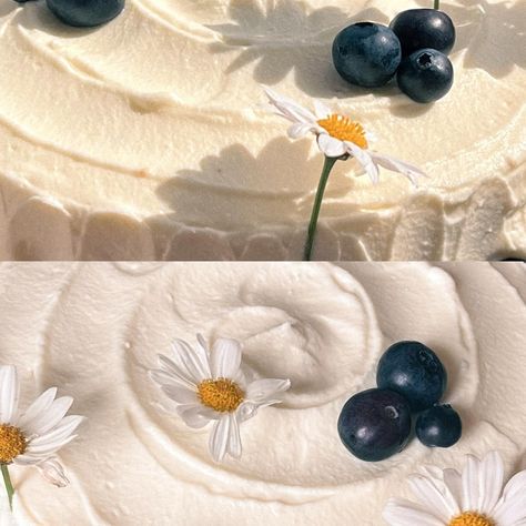 some wild berry summer vibes 🍒 carrot cake with toasted nuts and spices, decadent cream cheese frosting & cherries, blueberries and chamomile flowers #soulsoftener 04: carmomile cake • • • #cake #cakeart #cakescakescakes #birthdaycakeideas #carrotcake #cakedesigns #cakebaker #chamomile #tortedecorate #tortecompleanno #banhsinhnhat #banhgato #summercake Summer Cakes, Chamomile Flowers, Wild Berry, Cake Cake, Cheese Frosting, Shower Cakes, Cream Cheese Frosting, Carrot Cake, Cake Art