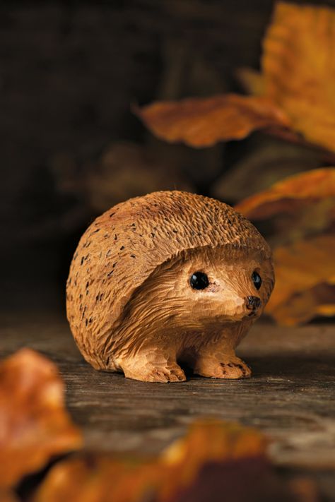 Intricately #carved and infused with character, this collection of 15 #whittled #woodland #creatures makes a perfect beginner’s #guide to the #hobby. Making delightful #gifts and #trinkets for #nature lovers, you’ll want to #carve every single animal in the book. Hand Carved Animals, Whittling Animals, Wood Carved Animals, Whittling Ideas For Beginners, Whittling Aesthetic, Simple Whittling Projects, Whittled Animals, Wood Carving Beginner, Wood Whittling Ideas