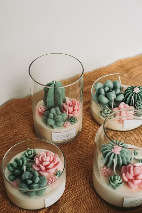 Candle In Jar Ideas, Candle In Glass Jar, Uses For Glass Jars, Spring Candle Ideas, Jar Candles Ideas, Cool Candle Ideas, Handmade Candles Ideas, Plant Candles, Candle Terrarium