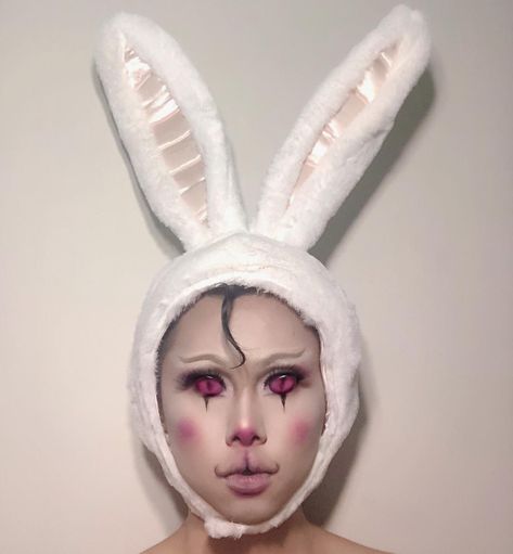 Scary Bunny Makeup, Cute Unique Halloween Costumes, Animal Halloween Makeup, Clown Rabbit, Bunny Makeup Look, Unique Halloween Costumes For Women, Hot Halloween Costume Ideas, Hot Halloween Costume, Sandy From Grease