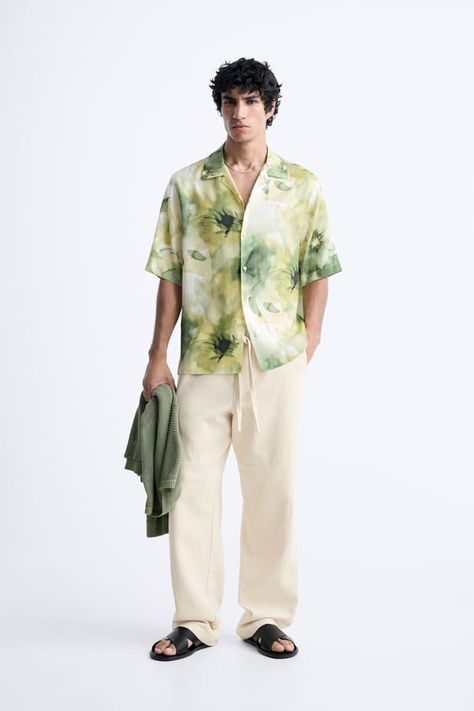 Hawaiian Fashion Men, Hawaiian Men Outfit, Men’s Fashion Spring 2024, Hawaii Men Outfit, Zara Mens Outfits, Hawaii Shirt Outfits Men, Resort Outfit Men, Hawaii Shirt Style Men, Tropical Menswear