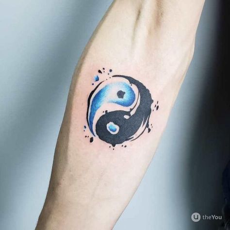 Yin Yang Tattoo Men, Jing Y Jang, Upper Leg Tattoos, Round Tattoo, Yin Yang Tattoo, Karma Tattoo, Yang Tattoo, Cool Tattoo Drawings, M Tattoos