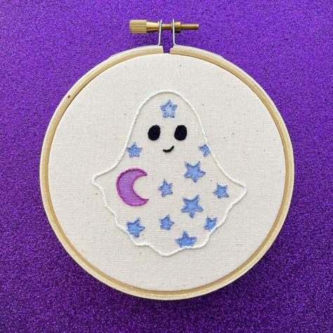 Cute Ghost Embroidery, Embroidery Patterns Halloween, Embroidered Ghost, Ghost Embroidery, Happy Ghost, Celestial Stars, Starry Eyes, Darkest Night, Pearl Embroidery