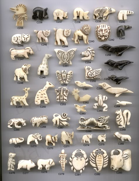 Deer Horn Ideas, Ceramic Cafe, Antler Crafts, Dremel Carving, Bone Crafts, Bone Art, Bone Jewelry, Carving Designs, Bone Carving