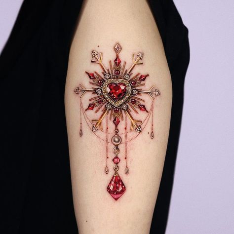 예͓̽리͓̽엘͓̽ auf Instagram: „Heart gem ornament❄️❤️“ Chest Neck Tattoo, Ruby Tattoo, Jewelry Tattoo Designs, Gem Tattoo, Rose Shoulder Tattoo, Heart Gem, Jewel Tattoo, Henna Tattoo Hand, Instagram Heart