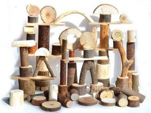 The best nature toys for preschoolers (to inspire adventure & learning) ⋆ Take Them Outside Tree Blocks, Tree Building, Play Outdoor, Natural Wood Toys, Toddler Birthday Gifts, Toys Montessori, Wood Building, Natural Playground, Into The Wood