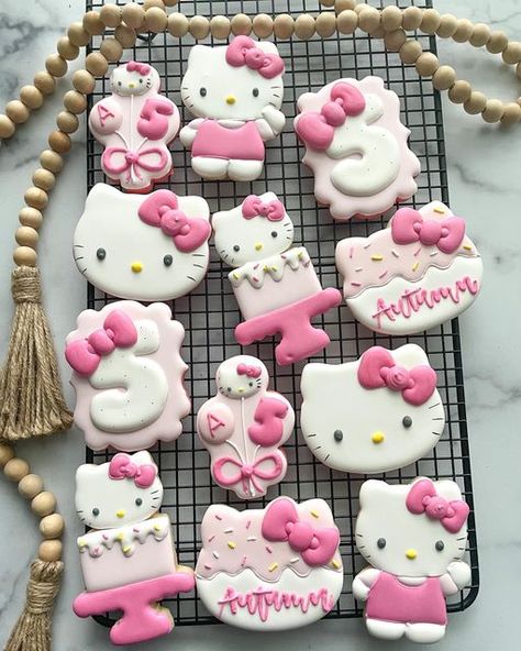 Hello Kitty 2nd Birthday Party Ideas, Hello Kitty Christmas Cookies, Hello Kitty 5th Birthday Party Ideas, Hello Kitty And Friends Cookies, Hello Kitty Birthday Cookies, Hello Kitty Teen Party, Cookie Decorations Ideas, Hello Kitty 1st Birthday Party Ideas, Hello Kitty Number Cake