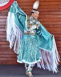 Powwow Dancers, Fancy Shawl Regalia, Powwow Beadwork, Powwow Outfits, Fancy Shawl, Native Outfits, Native American Dance, Native American Dress, Powwow Regalia