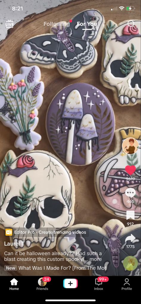 Crystal Ball Cookies, Moth Cookies, Gothic Cookies, Moth Cake, Forest Cookies, Creepy Cookies, Cookies Crumble, Halloween Sugar Cookies Decorated, Skull Cookies