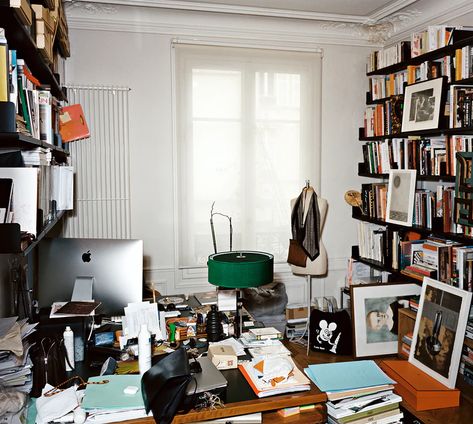 Home In Paris, Office Board, Herringbone Wood Floor, Family Apartment, Bedroom Desk, Workspace Inspiration, Table Table, Desk Table, Office Inspiration