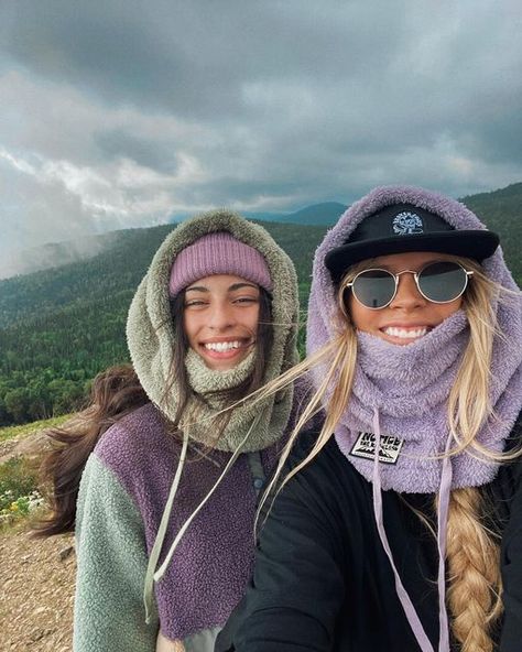 Stylish Hiking Outfit Winter, Cute Hiking Outfit Fall Cold Weather, Outdoor Research Women, Winter Hiking Outfits For Women, Hiking Outfit Autumn Women, Hiking In Winter Outfits, Get Ready With Me Outfits, Fall In The Mountains Outfit, Hiking Outfit Winter Mountain Cold Weather