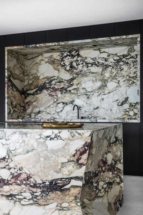 Marble Kitchen, Stone Kitchen, Marble Counter, Kitchen Marble, Kitchen Trends, Counter Top, Luxury Kitchen, My New Room, Kitchen Flooring