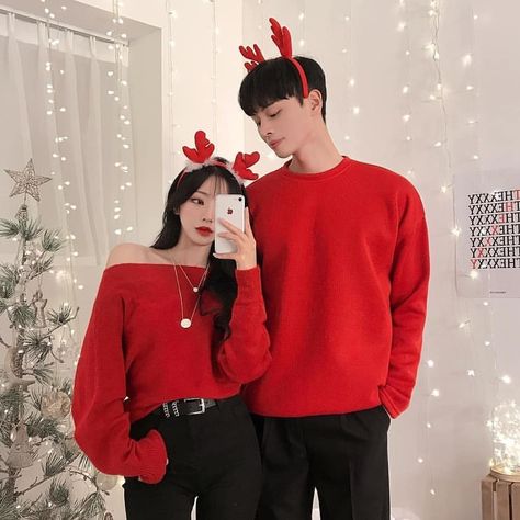 1, 2 or 3? 🎄 Couple outfit for Christmas ⛄ . . Follow 👉 @korean.peachiy Follow 👉 @korean.peachiy . . .  #kpop #fff #lfl #koreanstyle… Valentine Couple Outfits, Korean Couple Outfits, Outfit For Christmas, Christmas Pictures Outfits, Couple Outfit Ideas, Couple Dress, Cute Couple Outfits, K Fashion, Matching Couple Outfits