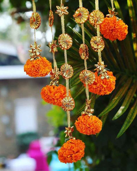 Indian Marriage Decoration, Haldi Decor Ideas, Bride Haldi, Haldi Decor, Thali Decoration Ideas, Indian Marriage, Door Hanging Decorations, Diwali Decoration Items, Diwali Decorations At Home