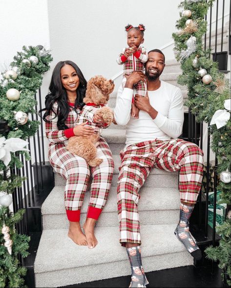 Silk Pajamas Family Photos, Christmas Photo Outfits Neutral, Bedroom Christmas Pictures Family, Christmas Photoshoot Ideas Family Pajama, Silk Pajamas Christmas Pictures, Black Family Christmas Pictures Pajamas, Family Christmas Pictures In Pajamas, Christmas Pajamas Family Photoshoot, Christmas Pajamas Aesthetic Family