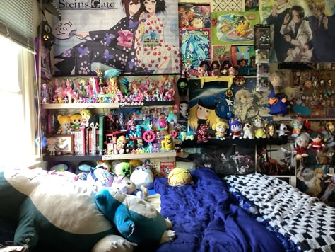 :3 Nerd Aesthetic Room, Collectors Bedroom, Nerd Bedroom Aesthetic, Emo Room, Room Clutter, Diy Room Decor For Teens, Chill Room, Retro Room, Room Redesign