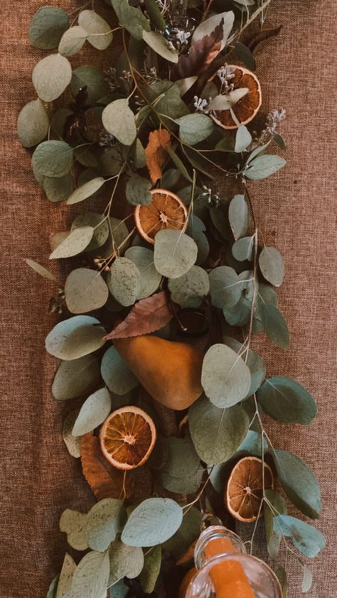 Thanksgiving Dinner Table Setting, Orange Centerpieces, Thanksgiving Table Decor Ideas, Eucalyptus Centerpiece, Fruit Wedding, Deco Champetre, Thanksgiving Table Decor, Thanksgiving Dinner Table, Table Decor Ideas