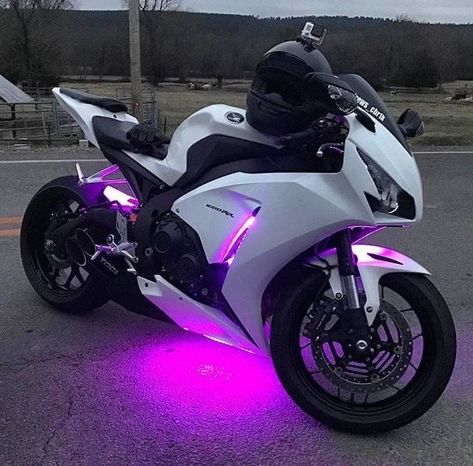 Motocykle Harley Davidson, Xe Ducati, Image Moto, Motorcross Bike, Custom Sport Bikes, Futuristic Motorcycle, Pretty Bike, Bike Pic, Lamborghini Cars