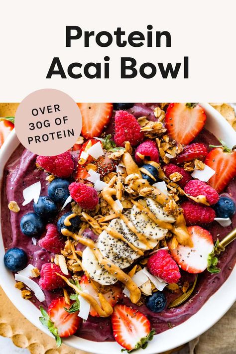 Make a high protein acai bowl with banana, berries, frozen acai puree, greek yogurt, protein powder and all your favorite toppings! It's healthy, super easy to make and packed with over 30 grams of protein. Greek Yogurt Protein Powder, Acai Bowl Toppings, Yogurt Protein Powder, High Protein Fruit, Acai Berry Bowl, Low Cal Snacks, Yogurt Protein, Frozen Acai, Acai Puree