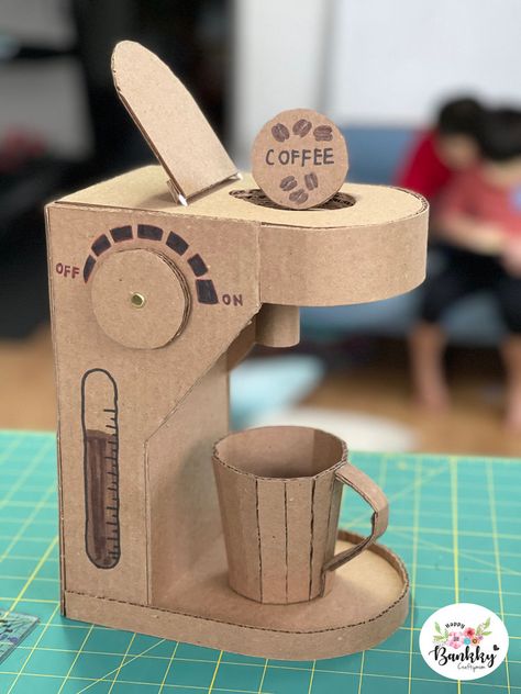 Cardboard Coffee Machine, Mug Patterns, Paper Fastener, Cardboard Crafts Kids, Cardboard Crafts Diy, Cardboard Box Crafts, Cardboard Toys, Cardboard Sculpture, Cardboard Art