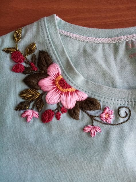 Embroidery|flat embroidery on T-shirts Shirt Hand Embroidery Design, Floral Embroidery Tshirt, Knitting Embroidery Pattern, Floral Embroidery On Clothes, Hand Embroidery Tshirt Ideas, Embroidery Designs For T Shirts, Embroidery T Shirt Ideas, Shoulder Embroidery Designs, Embroidery Designs On Tshirt