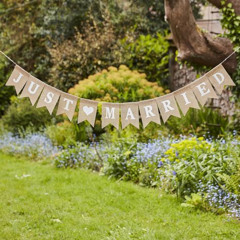 Wedding Bunting Ideas, Boho Bunting, Hessian Wedding, Photo Bunting, Hessian Bunting, Wedding Bunting, Beige Wedding, Romantic Heart, Wedding Venue Decorations