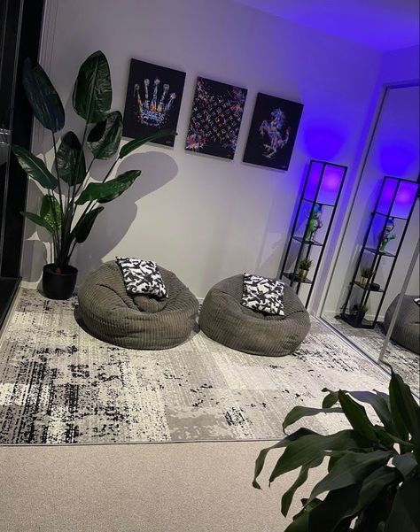 Baddie Apartment, Baddie Apartment Ideas, Hypebeast Room, Home Decor Cozy, Apartment Decorating Living, First Apartment Decorating, Chill Room, Deco Studio, Apartment Living Room Design