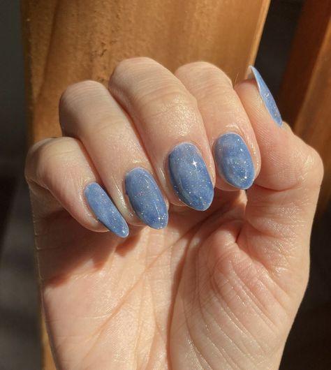 No Nail Art Nails, Marbled Blue Nails, Blue Ocean Nails Art Designs, Nails Denim Blue, Blue Nails Aesthetic Design, Watery Blue Nails, Ocean Waves Nail Art, Ocean Water Nails, Blue Shade Nails