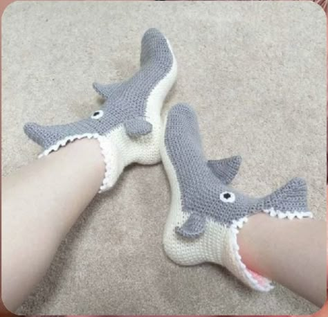 Colorwork Knitting Patterns, Crochet Shark, Crochet Shoes Pattern, Easy Crochet Animals, Crochet Fairy, Animal Slippers, Knitting Paterns, Crochet Turtle, Crochet Clothing And Accessories