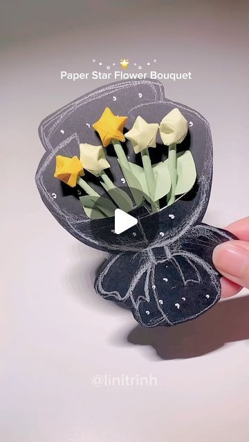 Paper Star Flower Bouquet, How To Make A Bouquet With Paper, How To Make Paper Bouquet, Paper Star Bouquet, Paper Birthday Gifts, Easy Bouquet, Paper Stars Diy, Star Bouquet, Paper Bouquet Diy