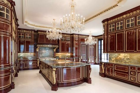 The kitchen is in a home listed for $139 million. Expensive Kitchen, Luxurious Kitchens, Extravagant Homes, Royal Kitchen, Florida Mansion, Kitchens Luxury, Architecture Model Making, Palace Of Versailles, Expensive Houses