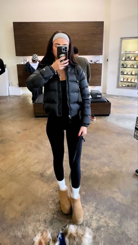 Short Ugg Slippers Outfit, Winter Uggs Aesthetic, Cold Weather Bar Hopping Outfit, Outfits W Tasman Uggs, Cold Cute Winter Outfits, Lululemon Fall Aesthetic, Headband Outfit Fall, Lululemon Hat Outfit, Airport Outfit With Uggs