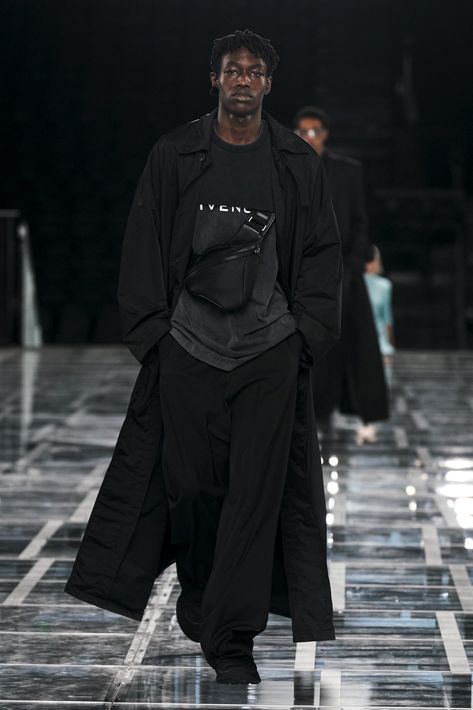 Givenchy Fashion, Matthew Williams, Artist Outfit, Weird Fashion, Vogue Russia, Fall 2022, Fashion Show Collection, Ethical Fashion, Stylish Men