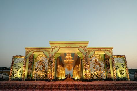 Grand Wedding Entrance, Wedding Gate, Indian Wedding Theme, Reception Entrance, Wedding Stage Backdrop, Marriage Design, Gate Ideas, Gate Designs, Wedding Entrance Decor