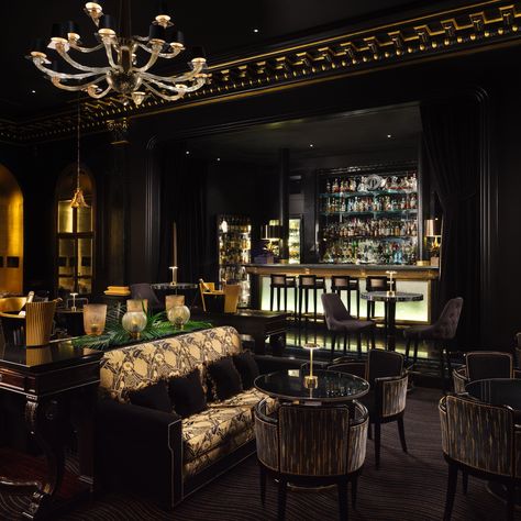 For this week’s Cocktail of the Week, we head to undoubtedly one of London’s most iconic hotels, The Savoy, which for those looking to sip the evening away in the most sophisticated manner, is always a strong choice. Hotel Bars, Eaton Square, Savoy Hotel, Contemporary Lounge, London Hotel, American Bars, Champagne Bar, Top Hotels, Bar Lounge